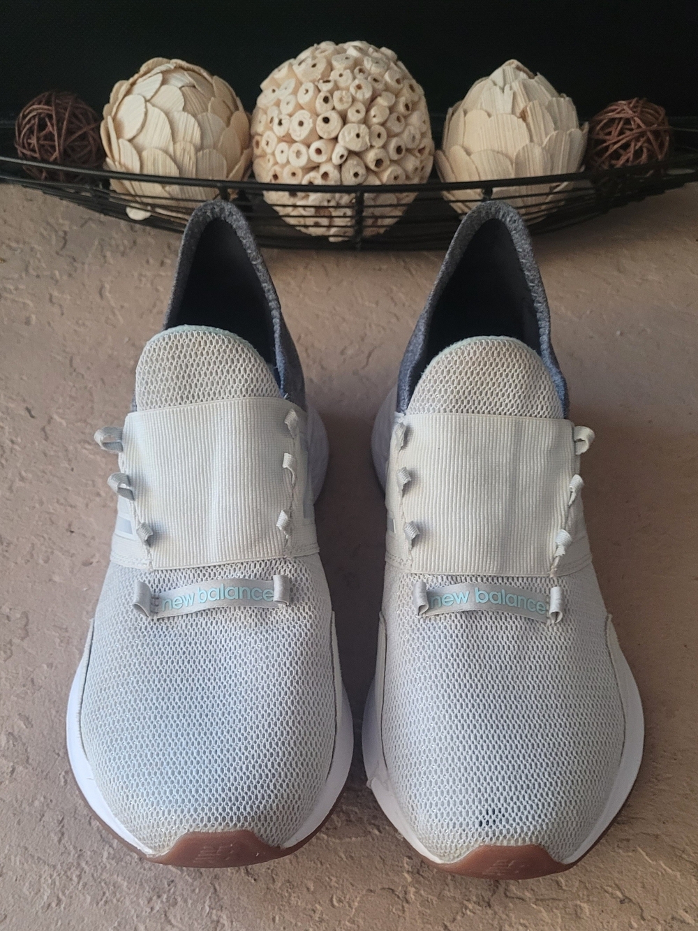 Size 8 New Balance Roav Running White Gray Men Sneakers